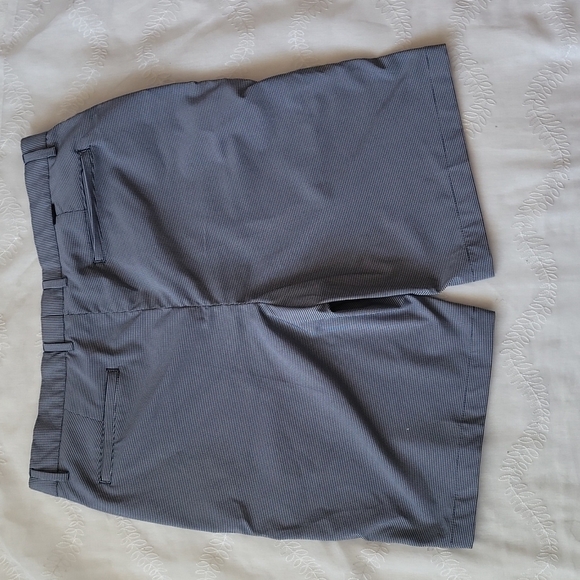 Greg Norman Classic Shorts Size 36 Blue and White - Picture 2 of 7